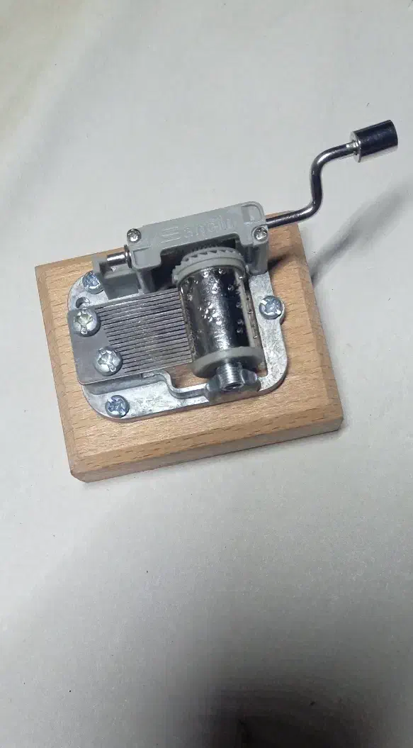 جعبه موزیکال هندلی|کلکسیون و سرگرمی|لاهیجان, بازکیاگوراب|دیوار