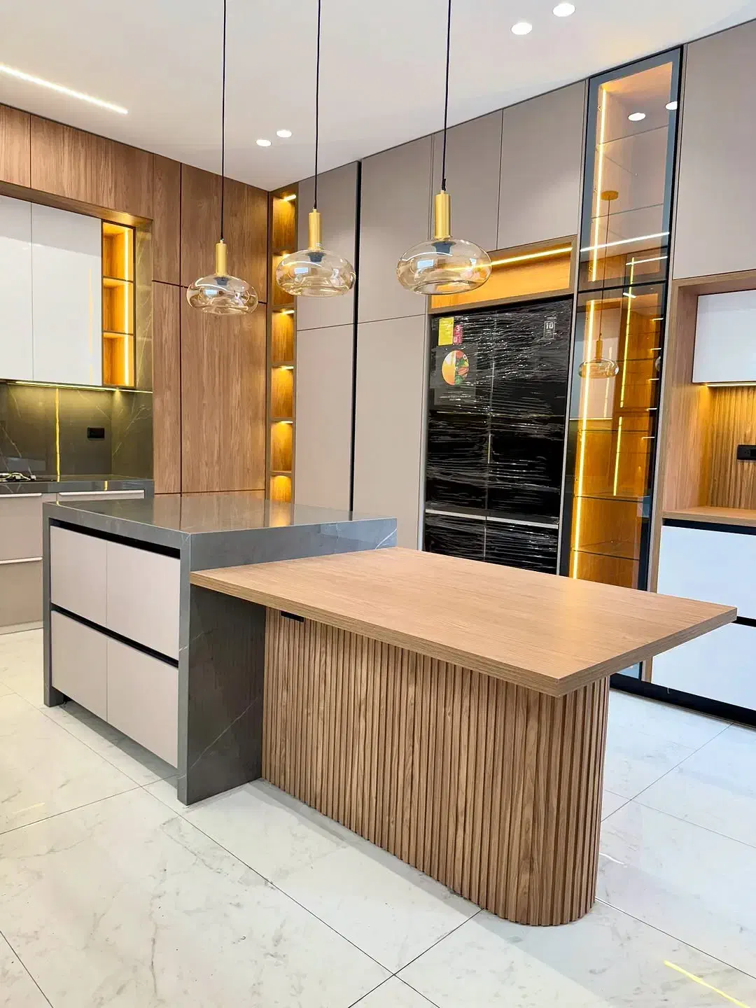 اجرای کابینت های گلاس و ام دی اف اقساطی|خدمات پیشه و مهارت|اصفهان, شهرک کاوه|دیوار