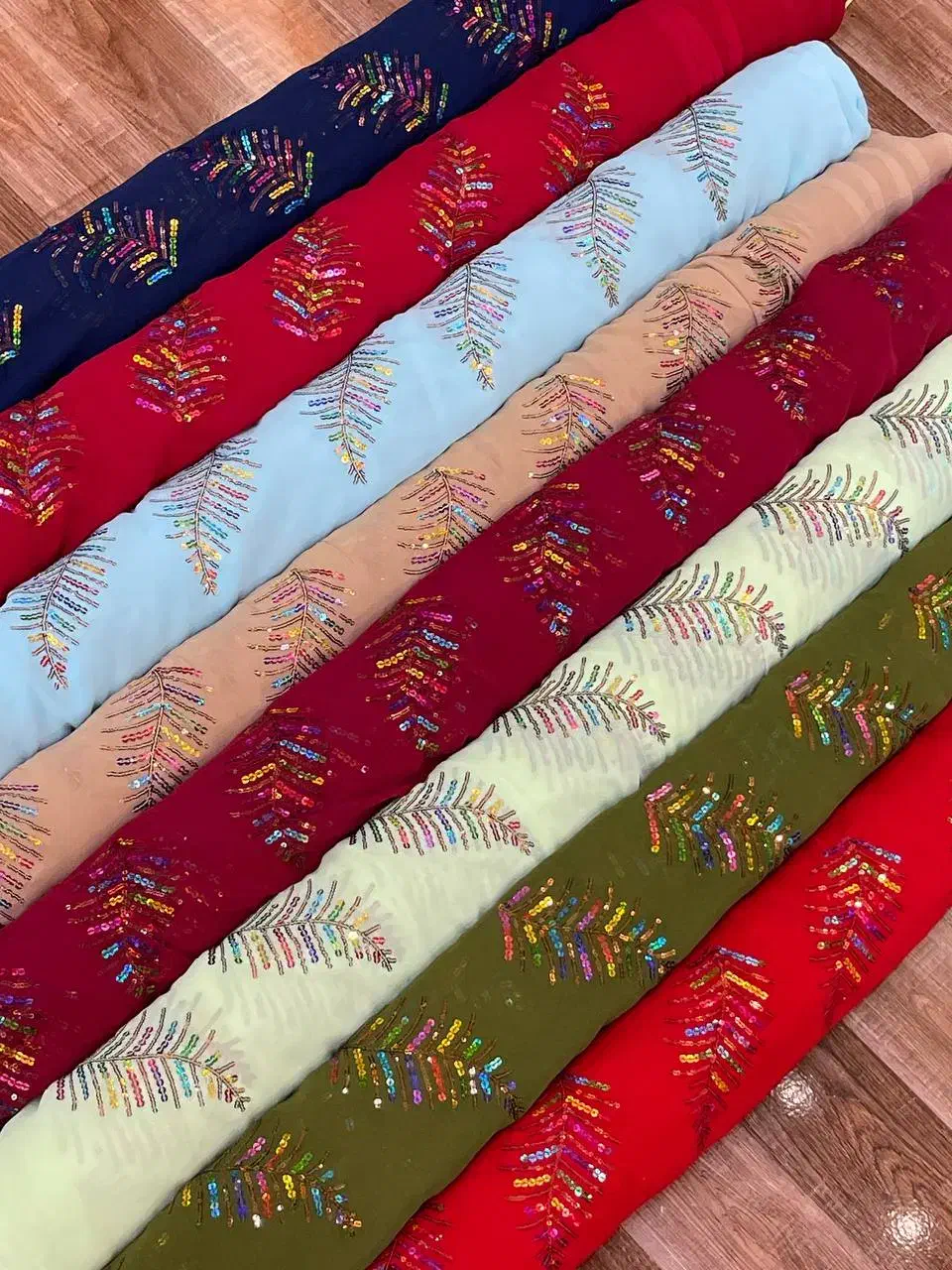 استخدام ادمین پیج پارچه فروشی|استخدام رایانه و فناوری اطلاعات|سنندج, |دیوار