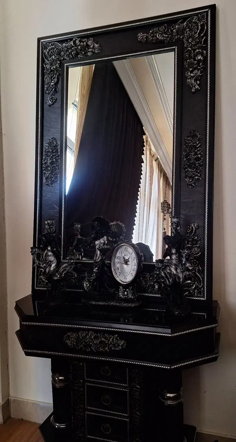 آیینه|آینه|اصفهان, گورتان|دیوار