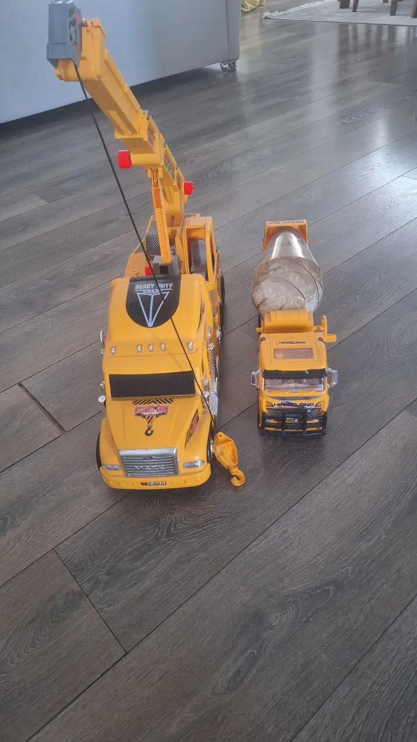 جرثقیل و میکسر  اسباب بازی  ۱۰۰۰۰۰۰ تومان|اسباب‌بازی بچه|ارومیه, |دیوار