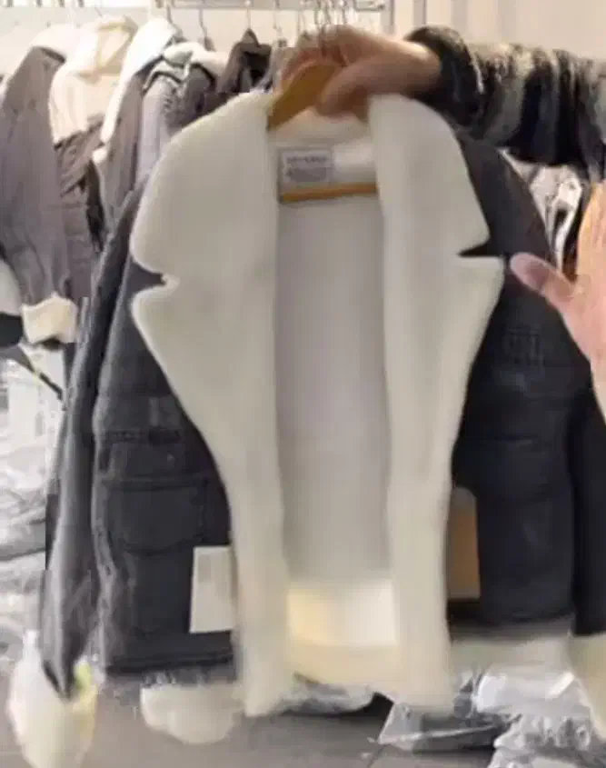 کت جین|لباس|گرگان, |دیوار