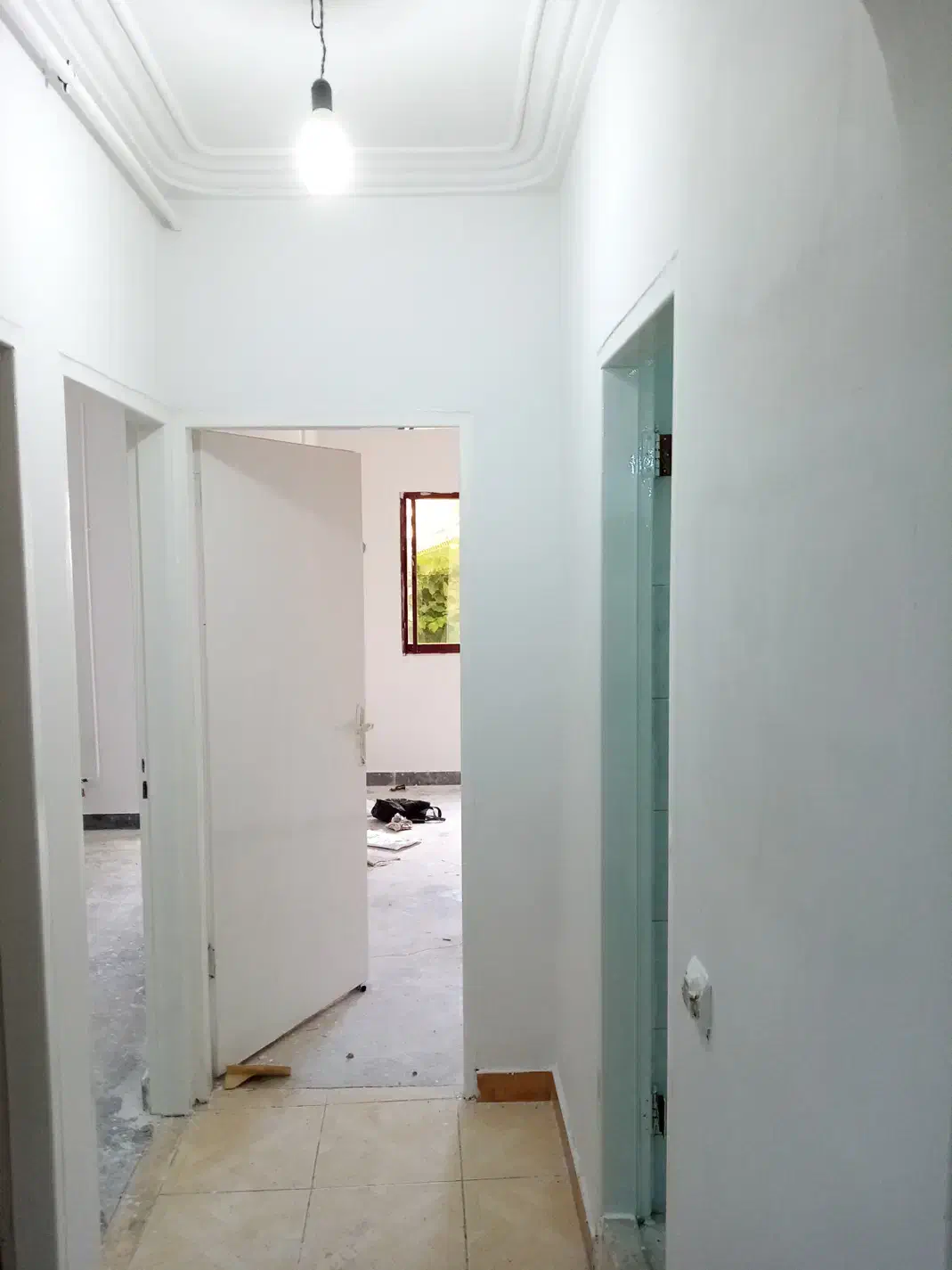 رنگ آمیزی و نقاشی ساختمان با دستگاه ایرلس|خدمات پیشه و مهارت|رشت, معلم|دیوار