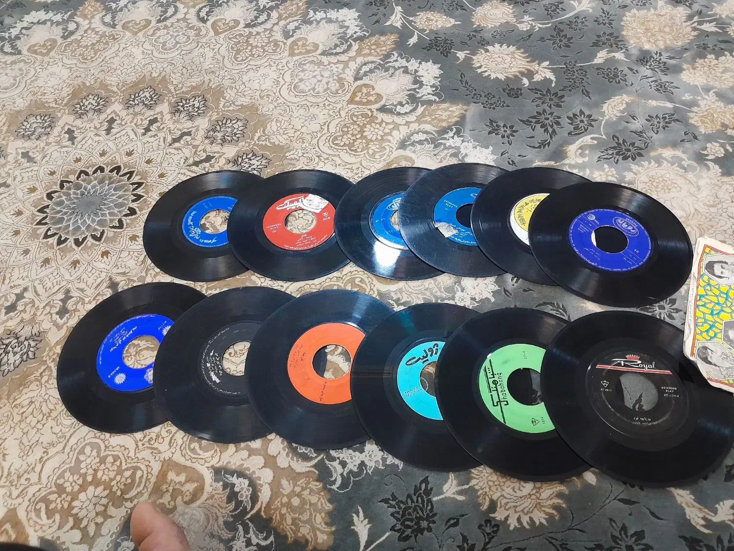 گرامافون|فیلم و موسیقی|تهران, تختی|دیوار