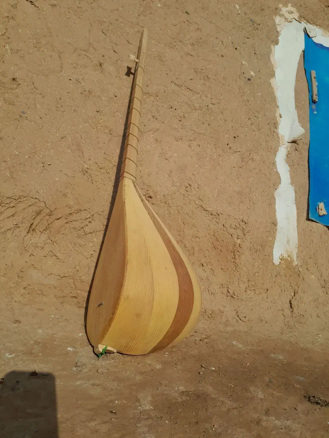 دوتارر|سازهای سنتی|تربت جام, پاسداران|دیوار