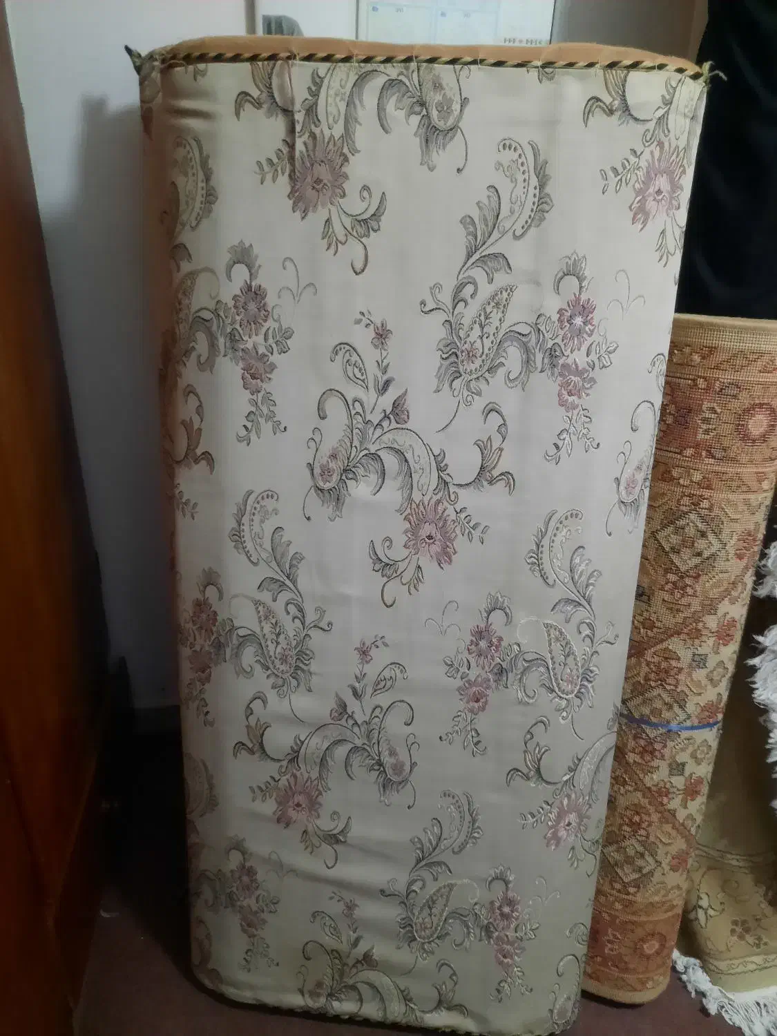 پشتی دیواری|پشتی|رشت, منظریه|دیوار