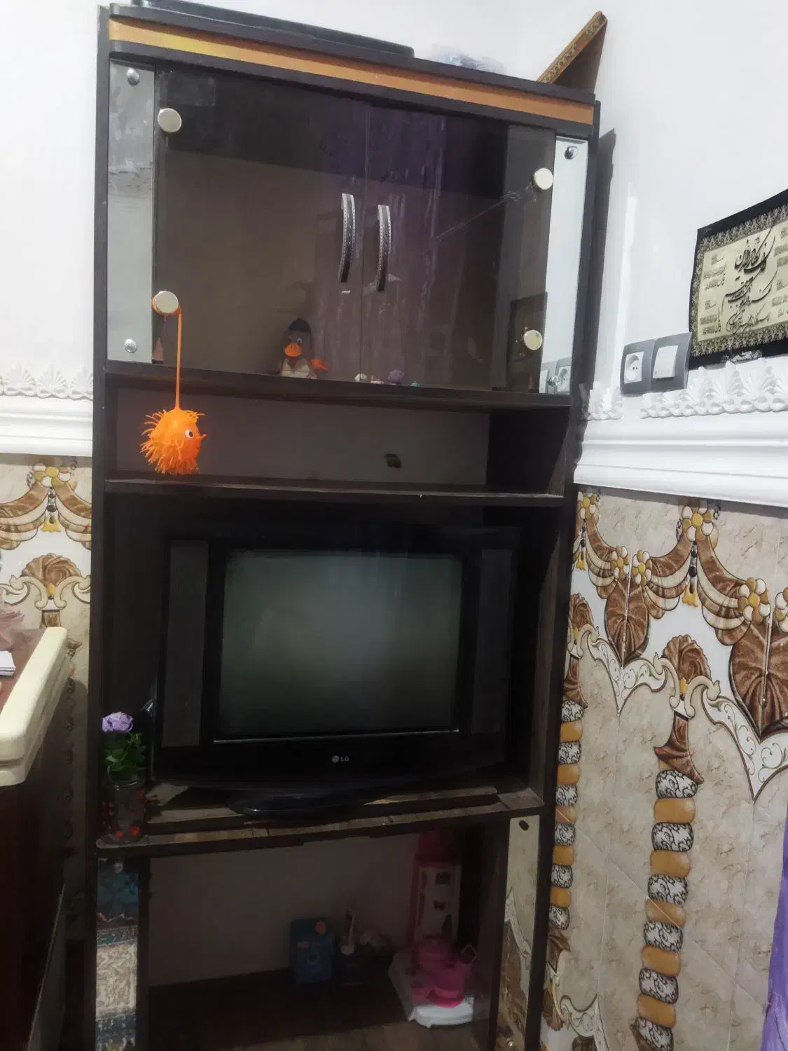 تلوزیون 21اینچ الجی سالم با کمد فروخته میشه|تلویزیون و پروژکتور|سراوان, |دیوار