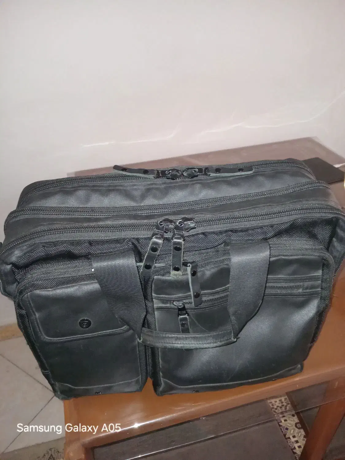 کیف لب تاب|کیف، کفش، کمربند|ری, منصوریه منگل|دیوار