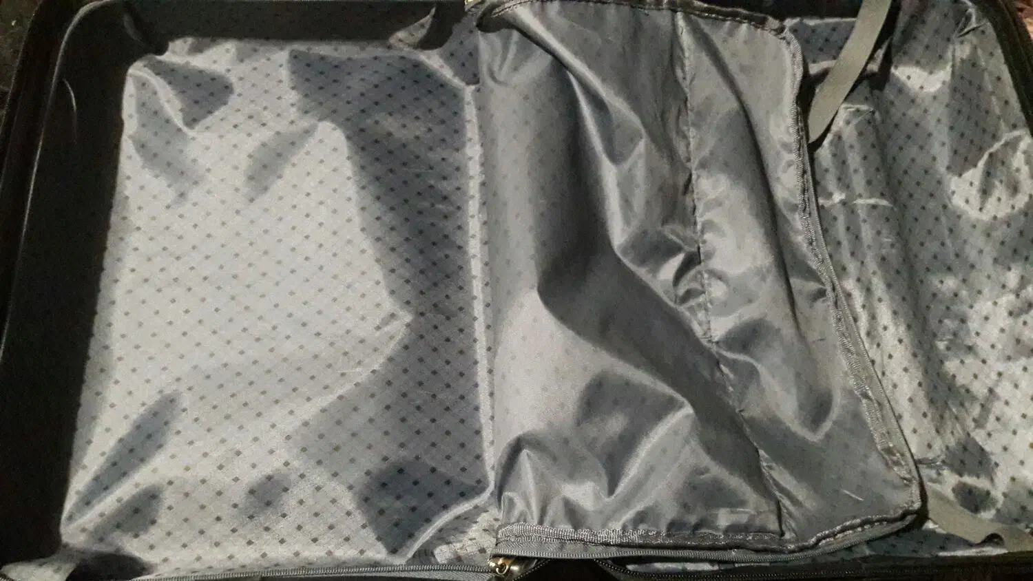 چمدان نو|کیف، کفش، کمربند|رشت, معلم|دیوار