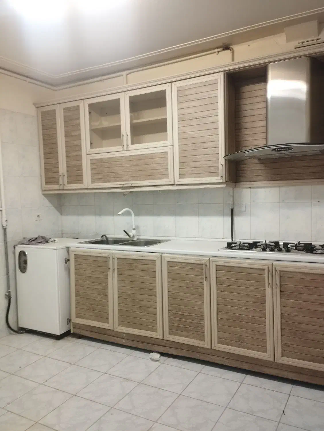 کابینت دست دوم با درب و پنجره|مصالح و تجهیزات ساختمان|قم, سالاریه|دیوار