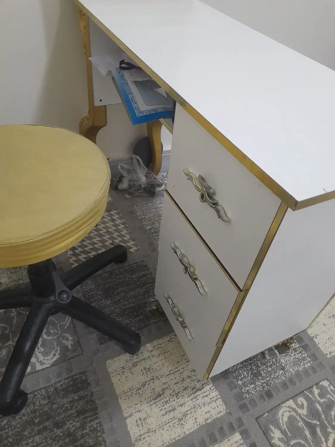 میز صندلی و استند جای وسایل|میز و صندلی غذاخوری|شوش, |دیوار