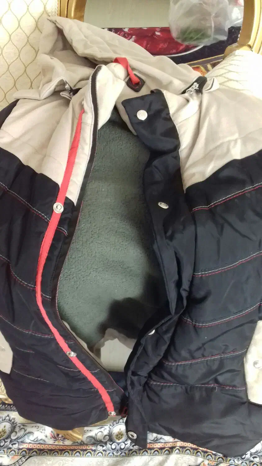 کاپشن در حد نو|لباس|شاهین‌شهر, شهرک ردانی پور|دیوار