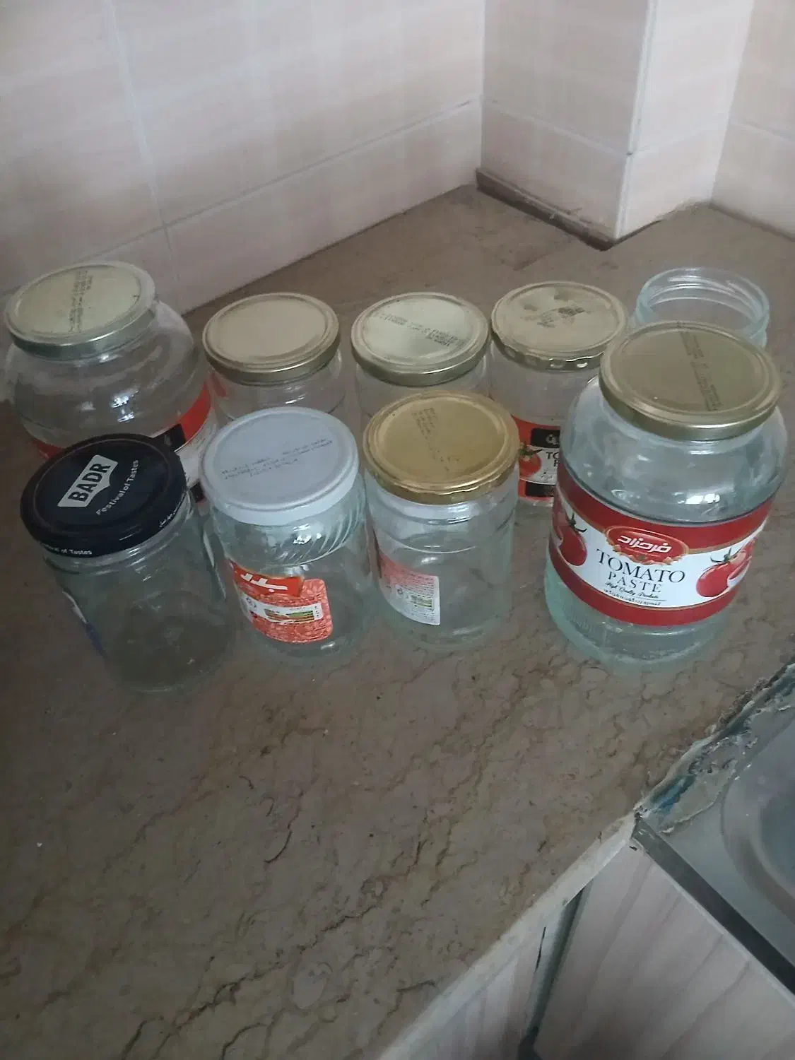 ۸ عدد شیشه خالی|ظروف نگهدارنده، پلاستیکی، یکبارمصرف|دامغان, |دیوار