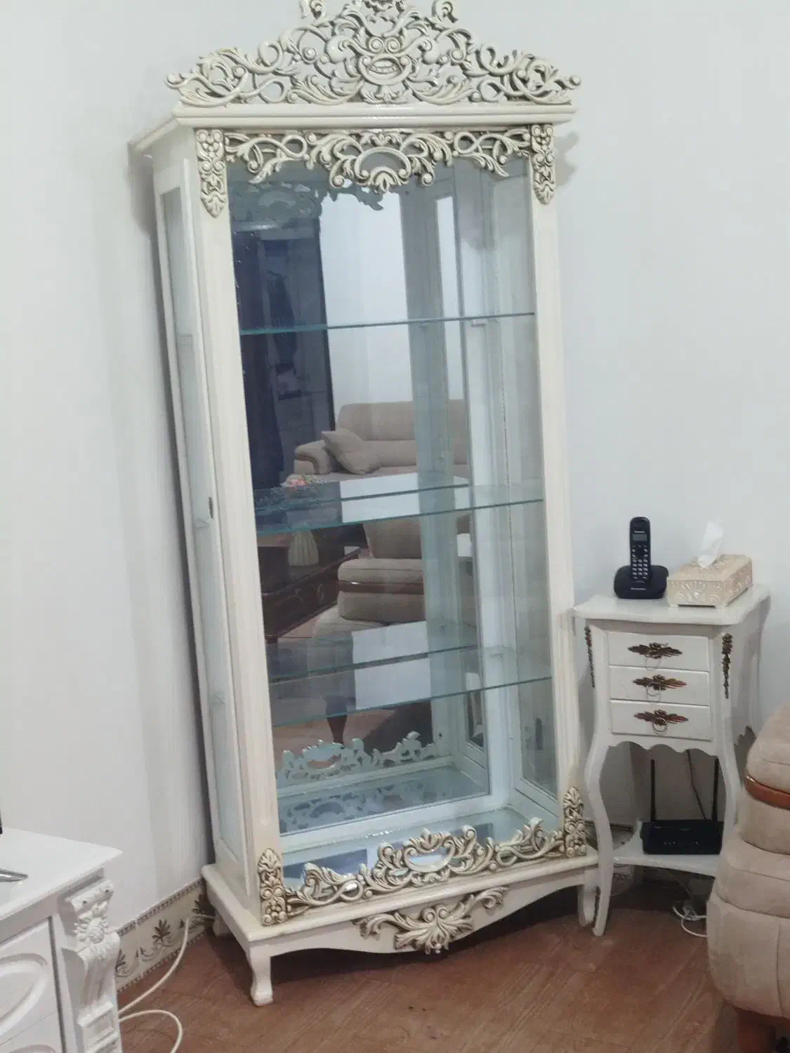 بوفه شیشه ای در حد نو|بوفه، ویترین، کنسول|سراب, |دیوار