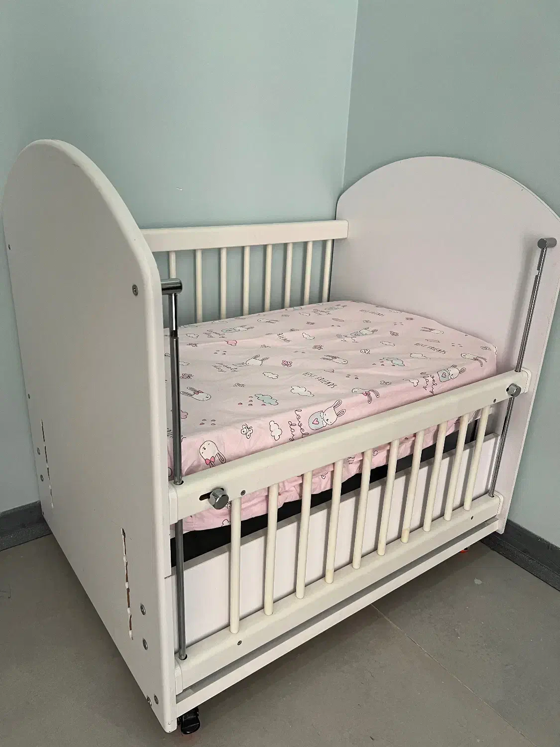 تخت کنار مادر|تخت و صندلی بچه|محمدشهر, محمدشهر|دیوار