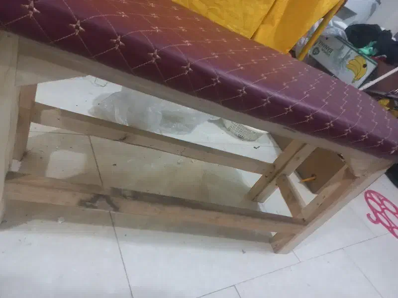 نیمکت دونفره کارگاهی روکش چرم در دورنگ زرشکی وکرم|صندلی و نیمکت|تهران, صادقیه|دیوار