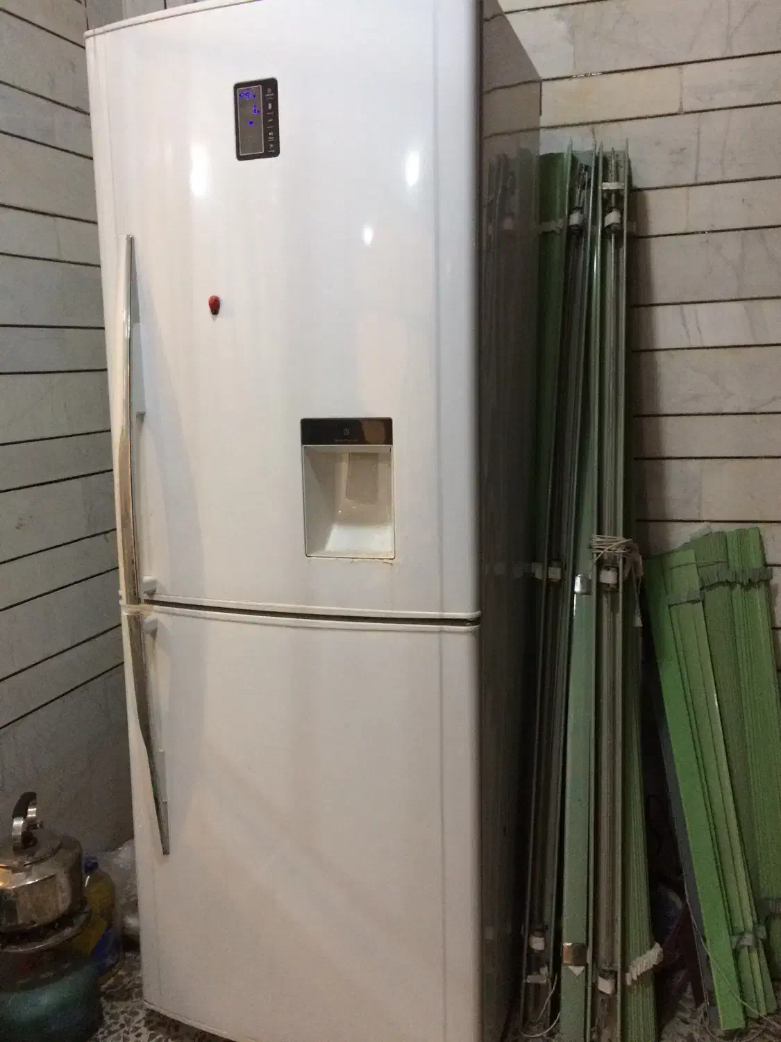 یخچال- در حد نو ، و ابگرمکن آبگرمکن مخزنی|یخچال و فریزر|سمیرم, |دیوار