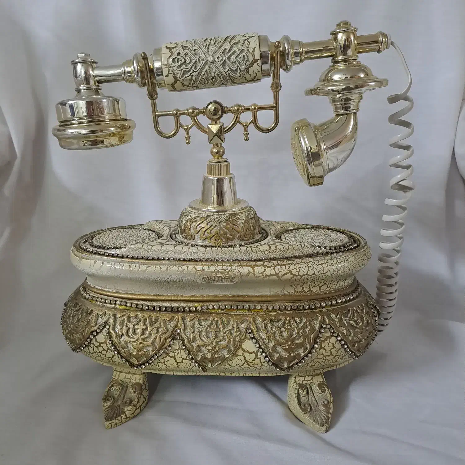 تلفن سلطنتی|تلفن رومیزی|ری, بیبی شهر بانو|دیوار