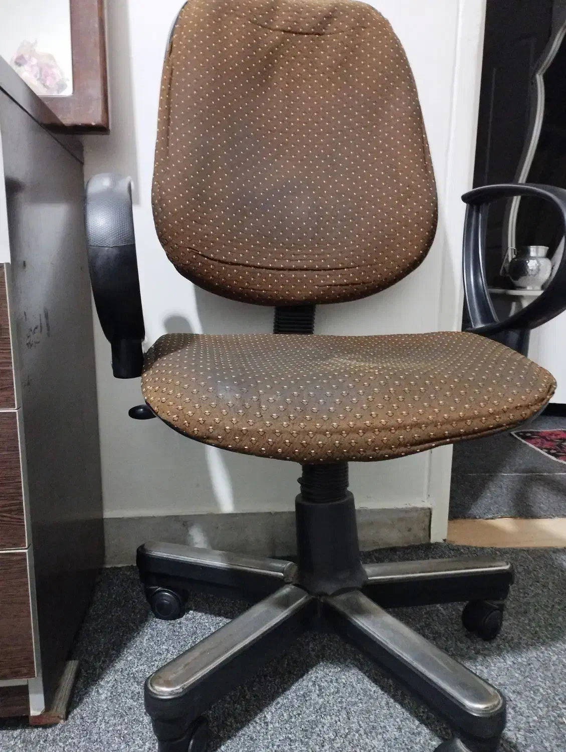 میز|میز تحریر و کامپیوتر|قدس, شهرقدس|دیوار