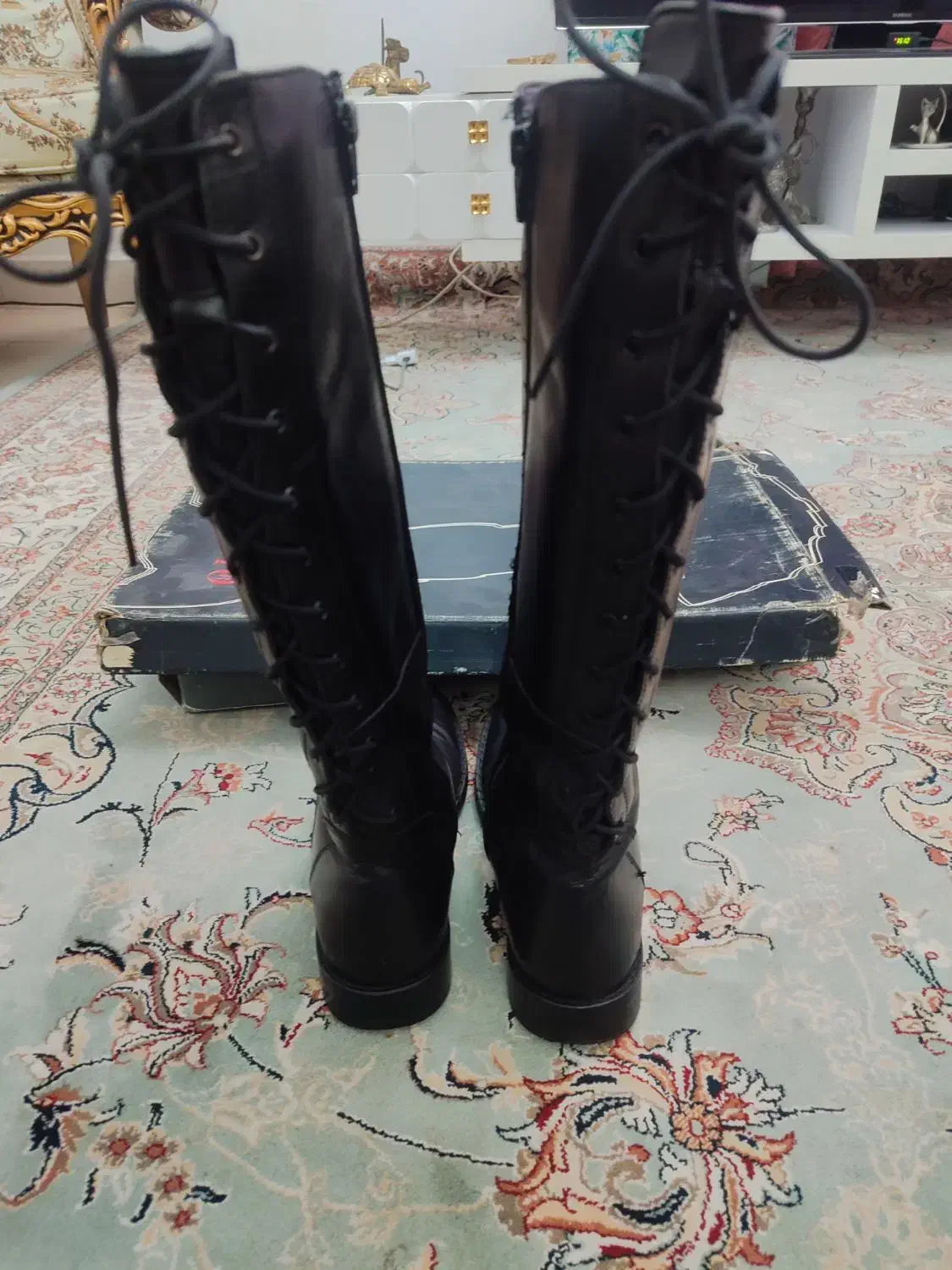 بوت چرم ساق بلند|کیف، کفش، کمربند|پرند, فاز ۶|دیوار