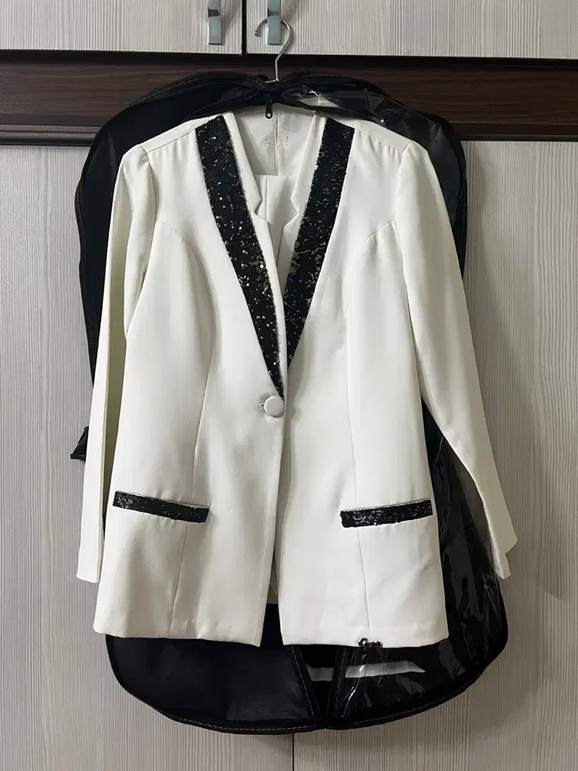 کت وشلوار زنانه|لباس|اصفهان, برازنده|دیوار