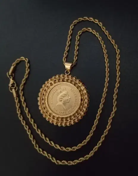 گردنبند|بدلیجات|خلخال, |دیوار