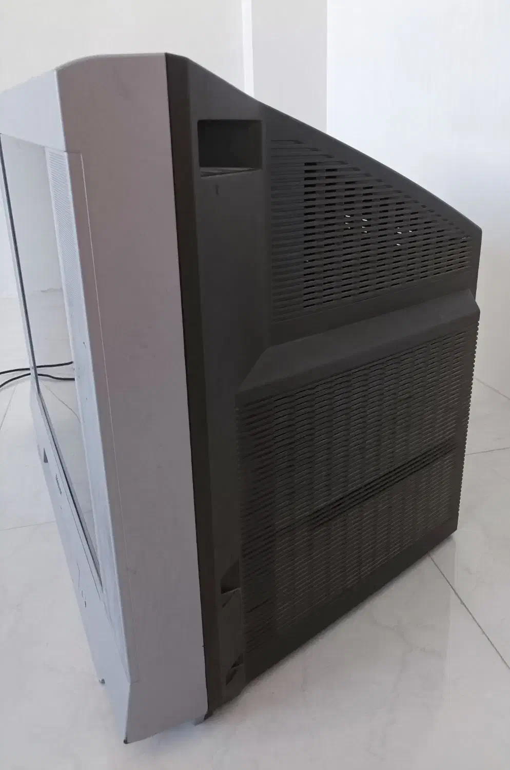 تلویزیون در حد نو|تلویزیون و پروژکتور|شیروان (خراسان), |دیوار