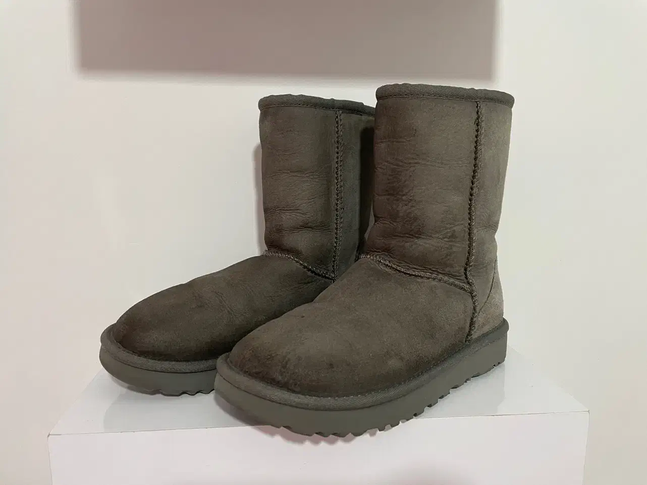 کفش|کیف، کفش، کمربند|تربت جام, شهید غلام زاده|دیوار