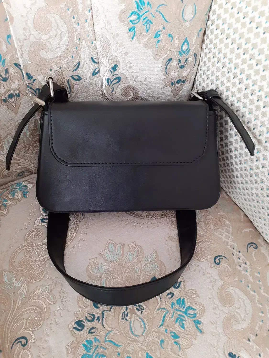 کیف|کیف، کفش، کمربند|میانه, |دیوار