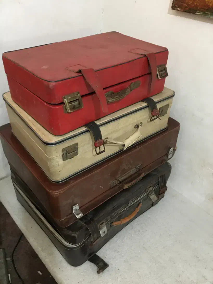 تعدادی چمدان قدیمی|کلکسیون اشیاء عتیقه|رشت, بلوار گیلان|دیوار