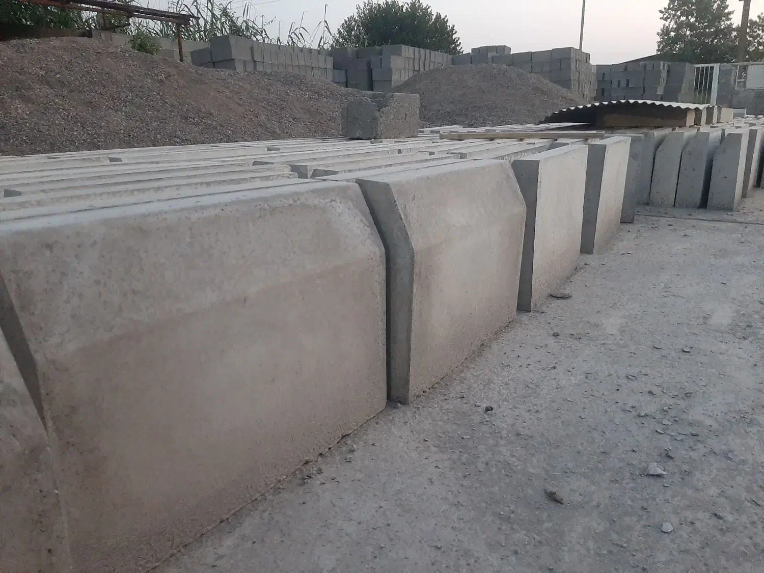 استادکار یا کارگر جهت تولید موزاییک . بلوک. جدول|استخدام معماری، عمران و ساختمانی|لنگرود, |دیوار