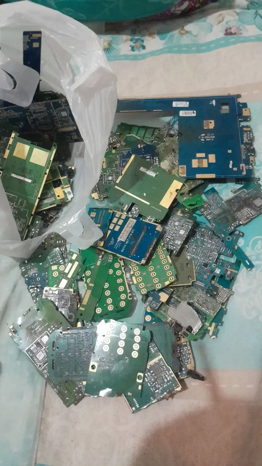 بردموبایل کاملا تمیز شده|قطعات و لوازم جانبی رایانه|باسمنج, |دیوار