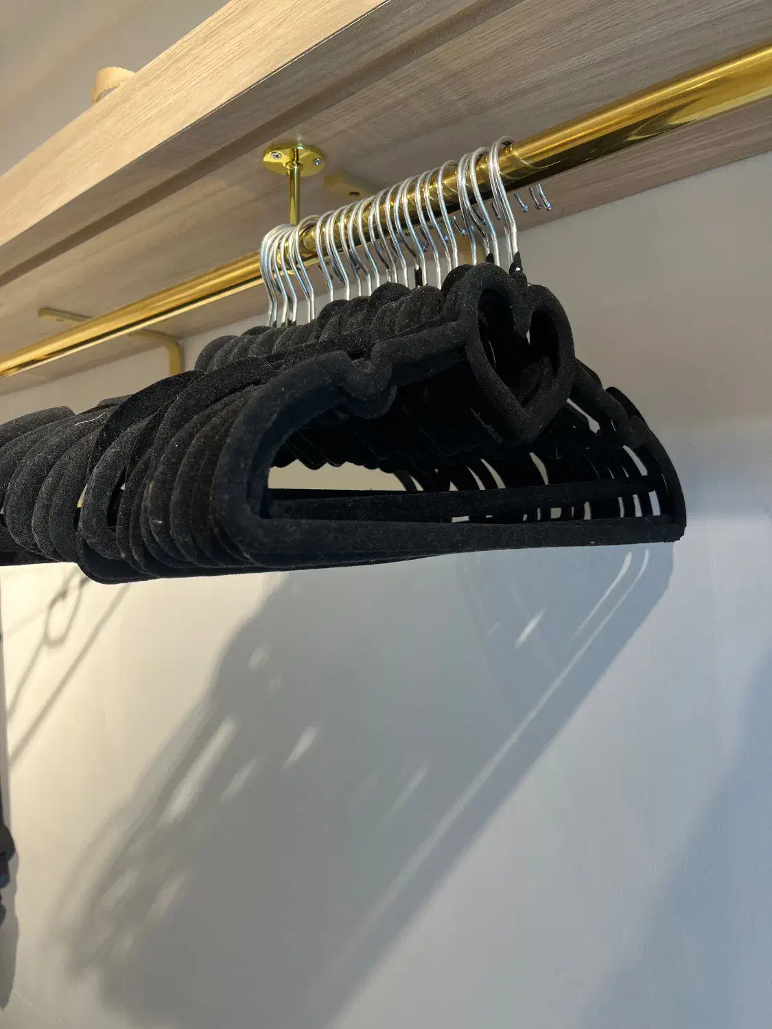 چوب لباسی مخمل|بندرخت و رخت‌آویز|تهران, قلهک|دیوار