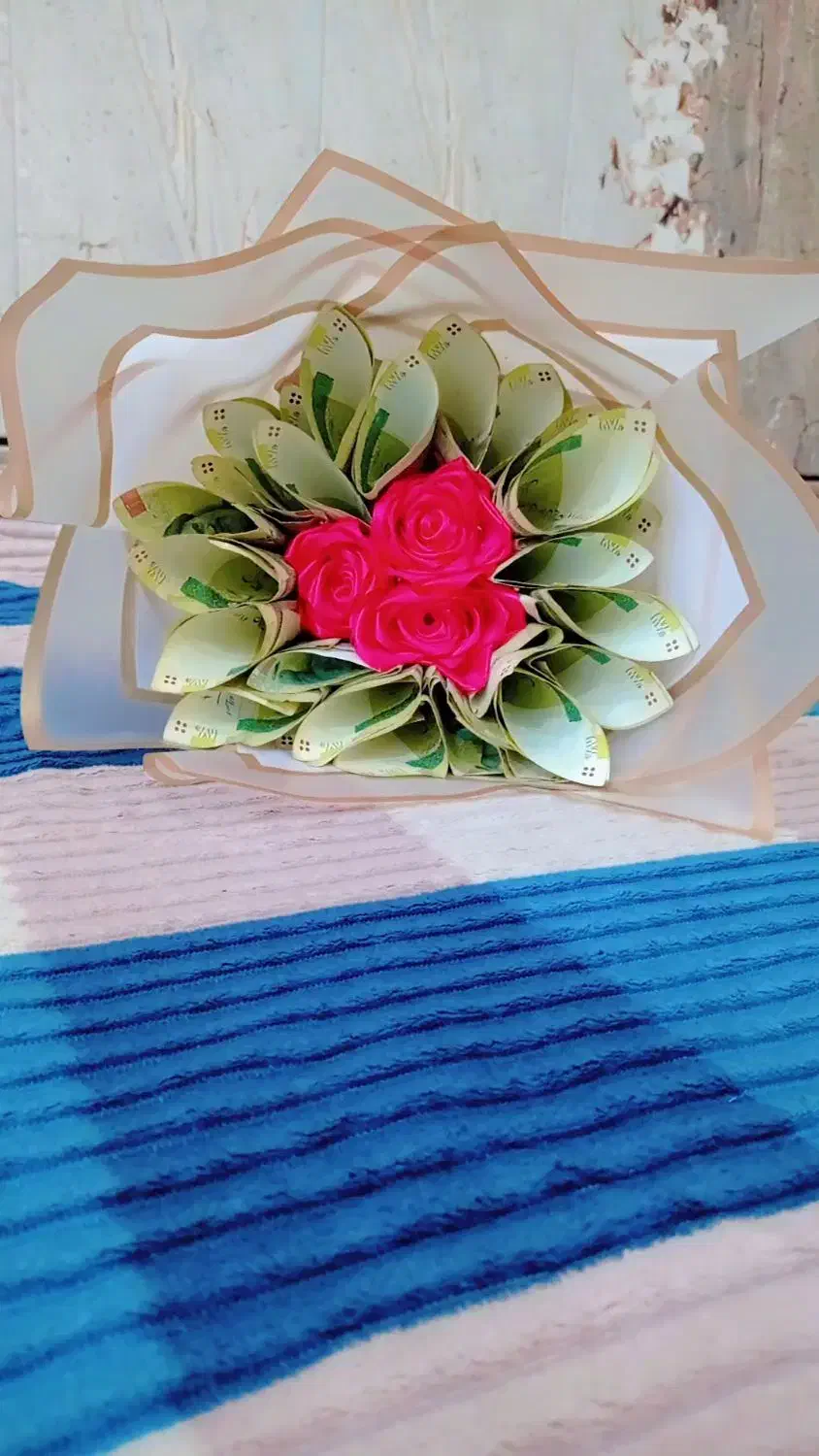 گل پول وا روبان|گل مصنوعی|شوشتر, |دیوار