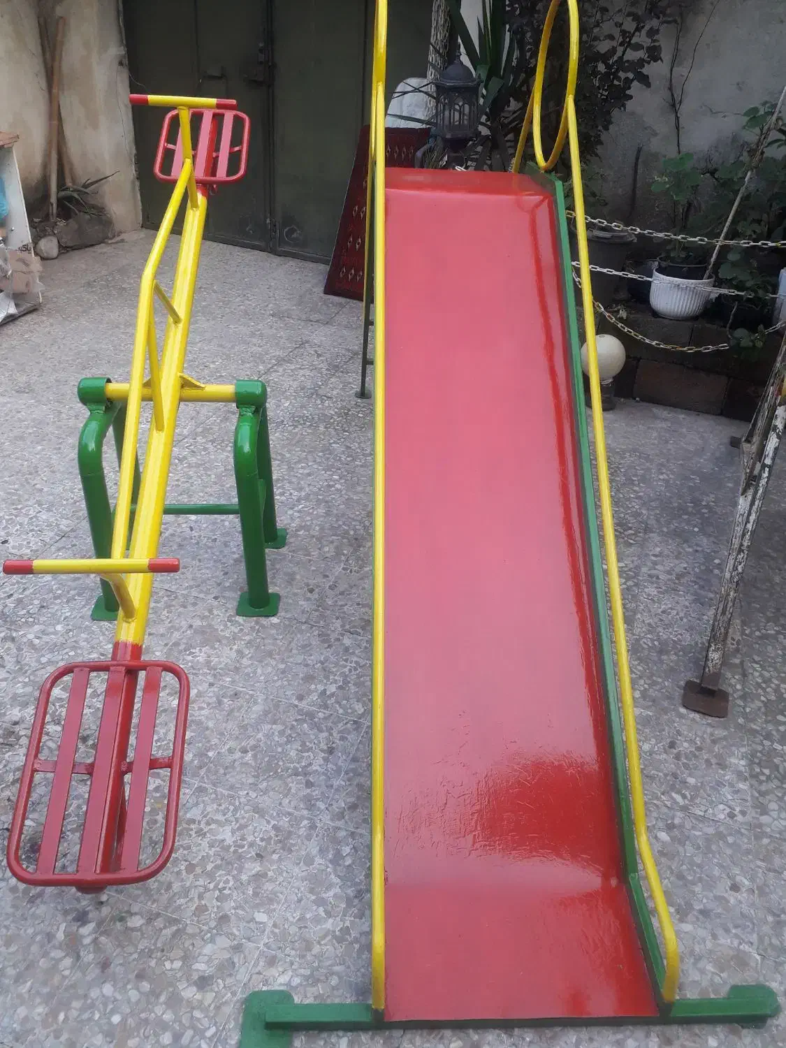 سرسره والکلنگ|اسباب‌بازی بچه|رشت, کوی امام رضا|دیوار