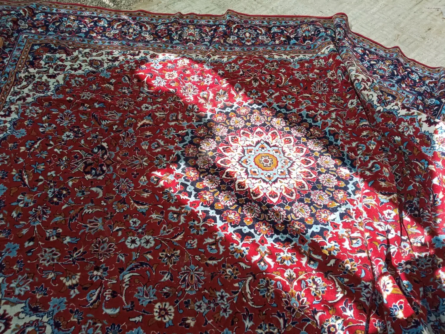 فرش ماشینی قدیمی|فرش|برخوار, |دیوار