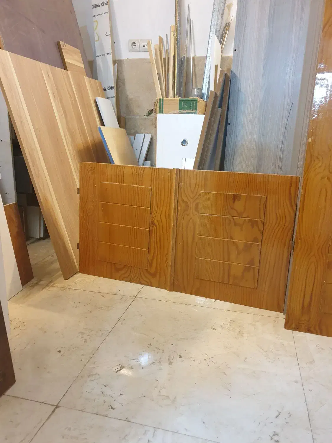 در کمد دیواری|کتابخانه، شلف، قفسه‌های دیواری|گرگان, |دیوار