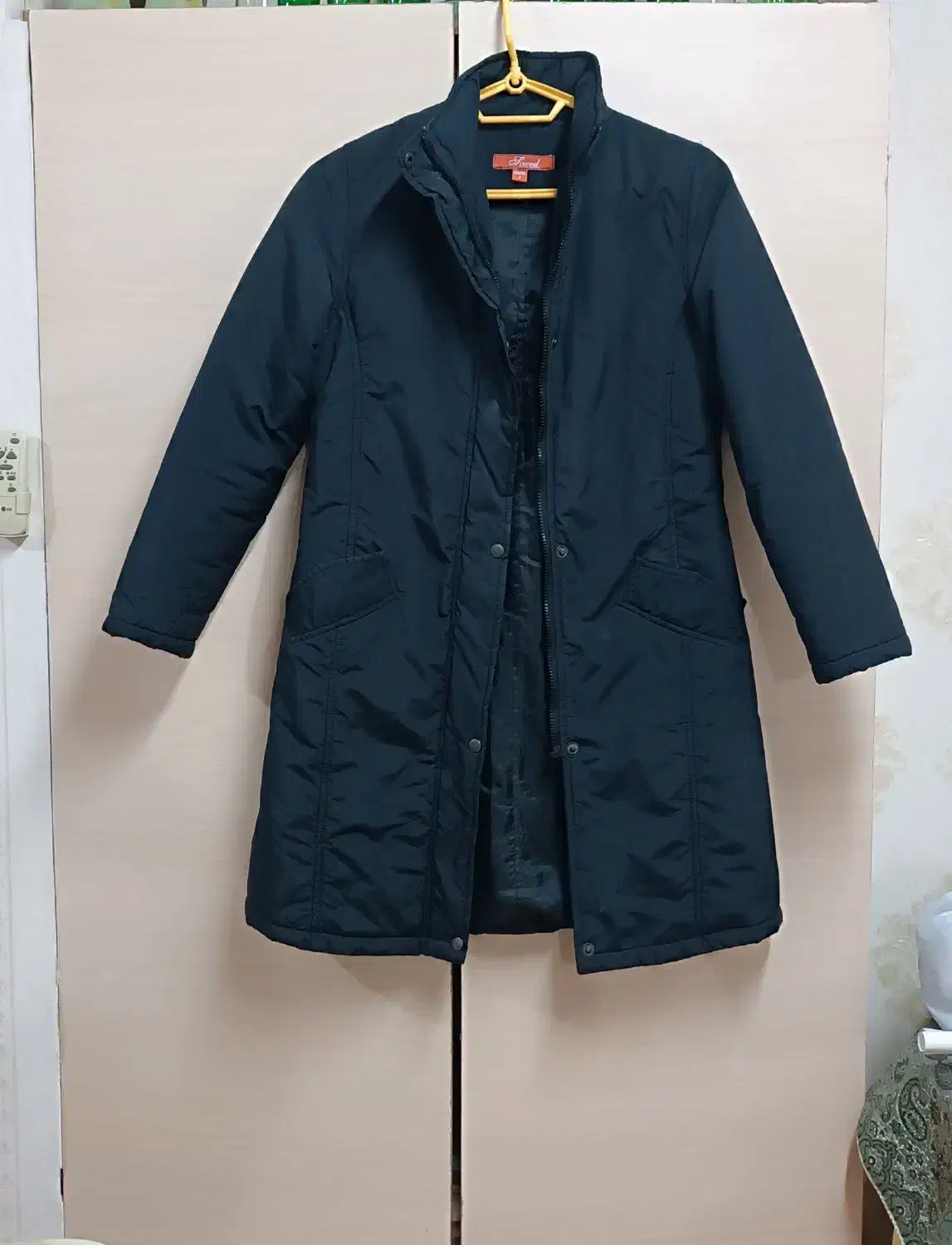 کاپشن مشکی|لباس|رشت, رودبارتان|دیوار