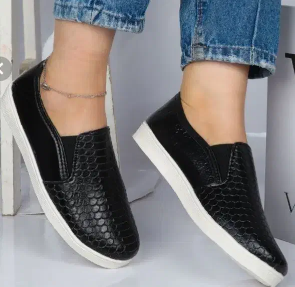 فروش یک عدد نیم بوت و یو ونس سنگی|کیف، کفش، کمربند|ساری, |دیوار