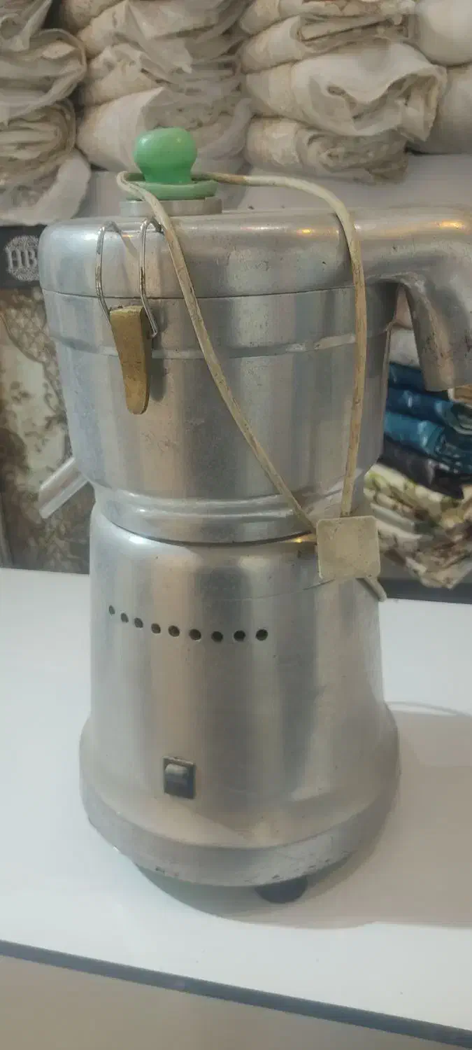 دستگاه اب میوه گیری صنعتی|آبمیوه‌گیر و آب‌مرکبات‌گیر|ماهدشت, |دیوار