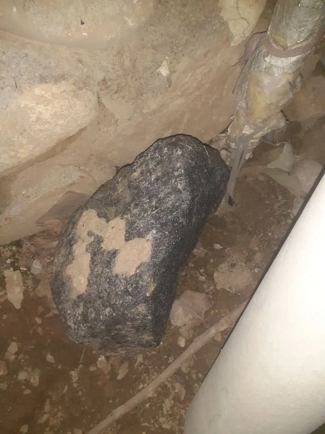 شهاب،سنگ|کلکسیون اشیاء عتیقه|شیراز, کرونی(خاتونک)|دیوار