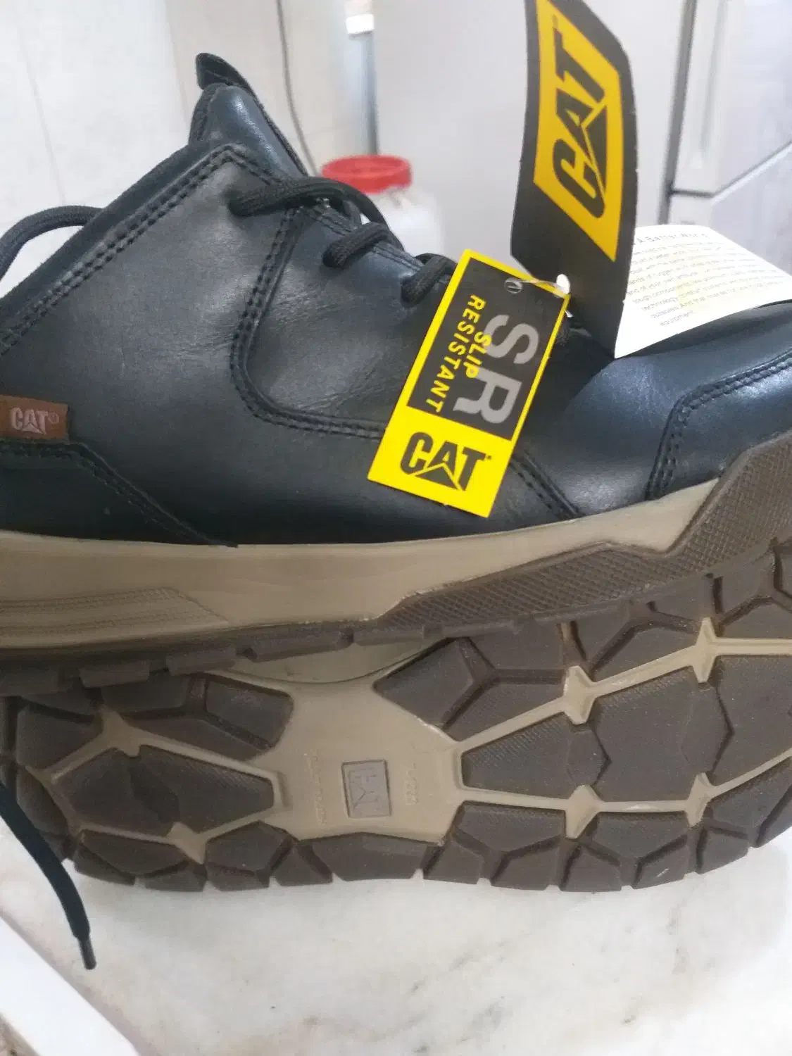 سلام دورود یه عدد کفش اسپرت خارجی اصل|کیف، کفش، کمربند|قم, سراجه (۱۵ خرداد)|دیوار