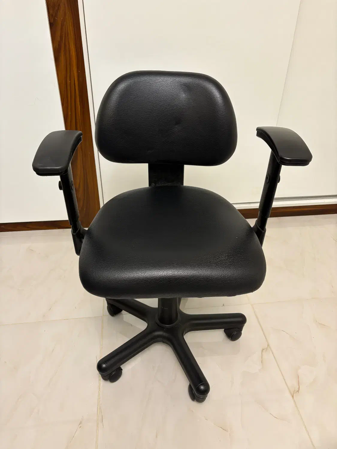 صندلی کامپیوتر چرخدار و جکدار در حد نو|صندلی و نیمکت|اصفهان, حسین‌آباد|دیوار