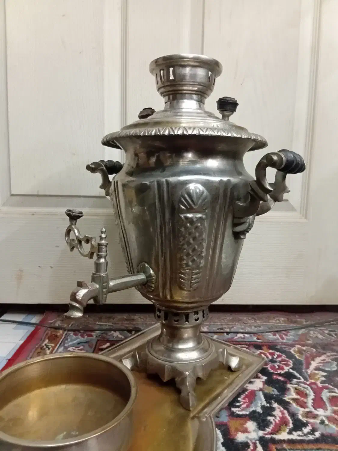 سماور زغالی ذغالی تمام برنجی قدیمی عتیقه بکر بکر|کلکسیون اشیاء عتیقه|اصفهان, خانه اصفهان|دیوار