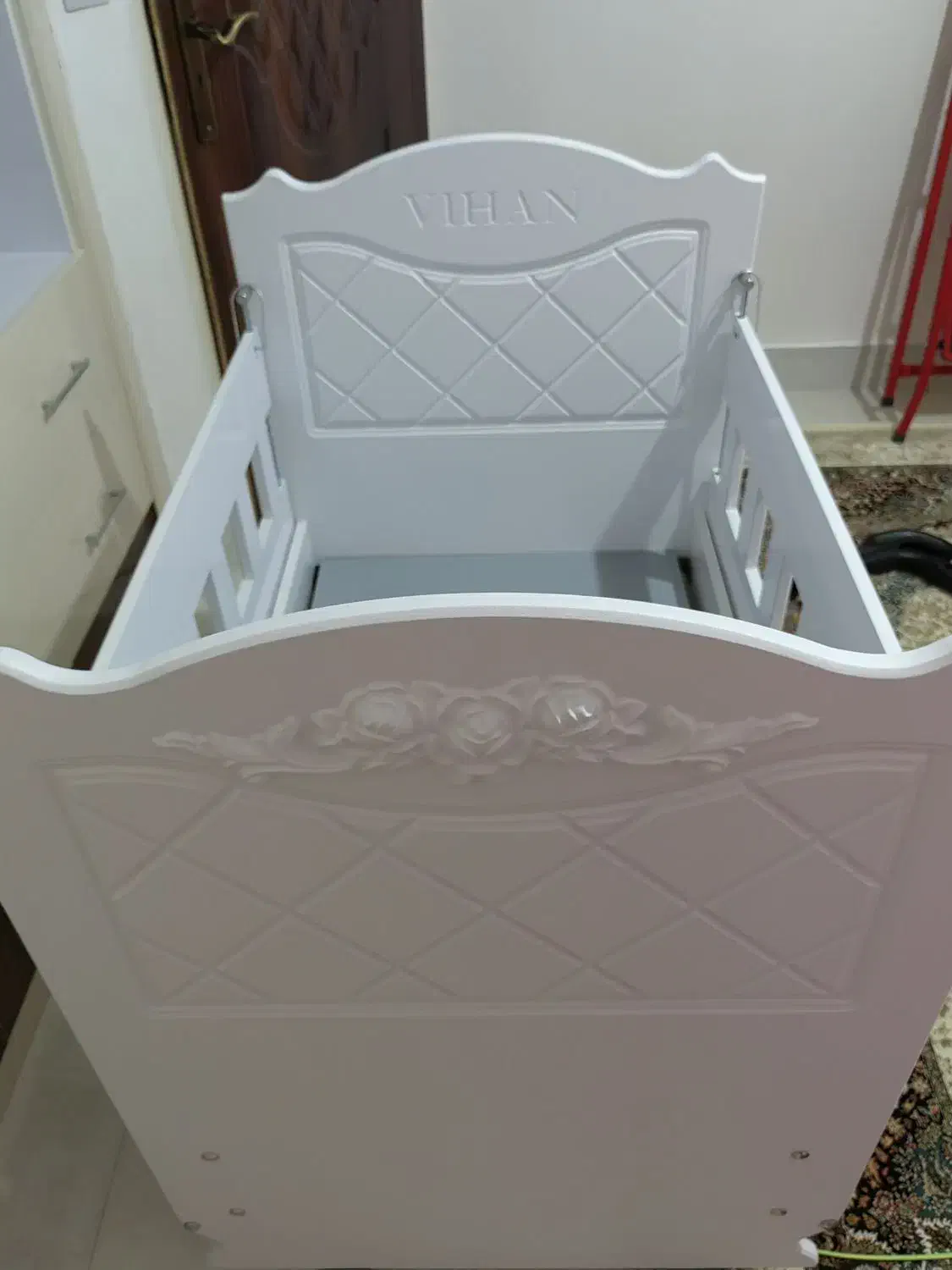 تخت نوزاد|تخت و صندلی بچه|مراغه, |دیوار