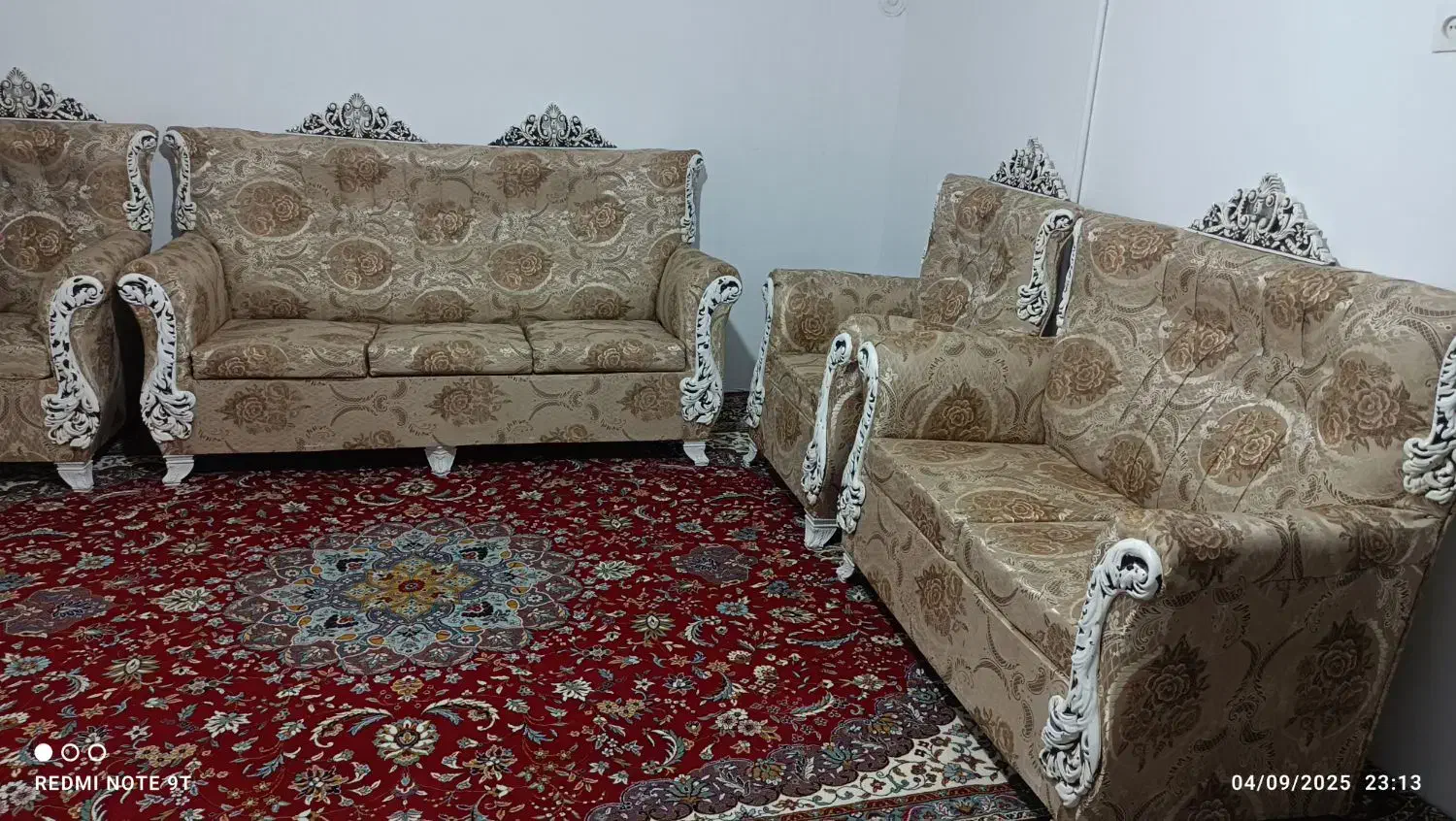 مبل هفت نفره با عسلی ۴تا رنگ سفید و کرم|مبلمان خانگی و میز عسلی|سجاس رود, |دیوار