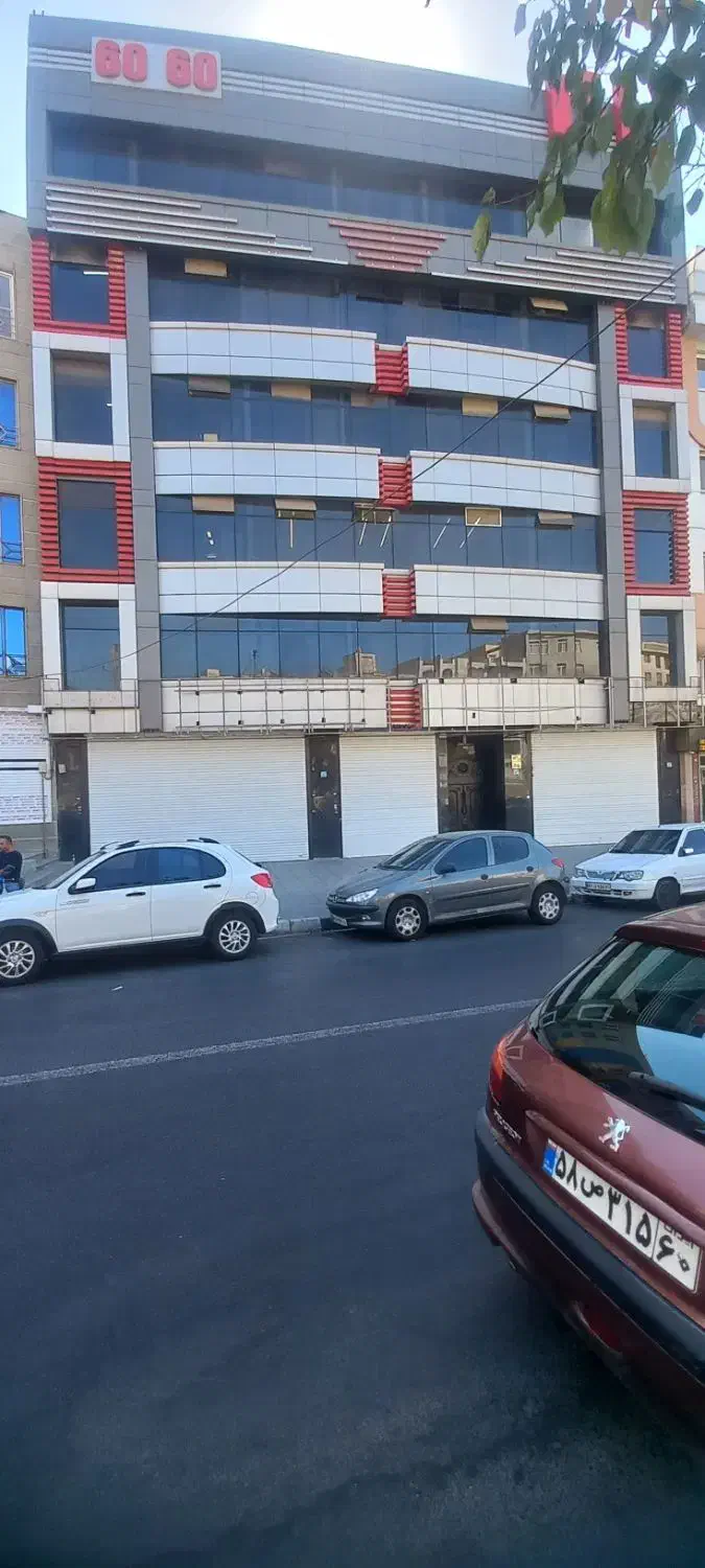 ۲۴۰ متر مغازه با بر ۱۲|اجارهٔ مغازه و غرفه|تهران, شهران شمالی|دیوار