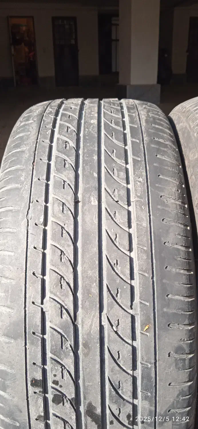 فروش یک جفت لاستیک کارکرده کویر205سالم بدون پله|قطعات یدکی و لوازم جانبی|هشتگرد, شهرک بعثت|دیوار