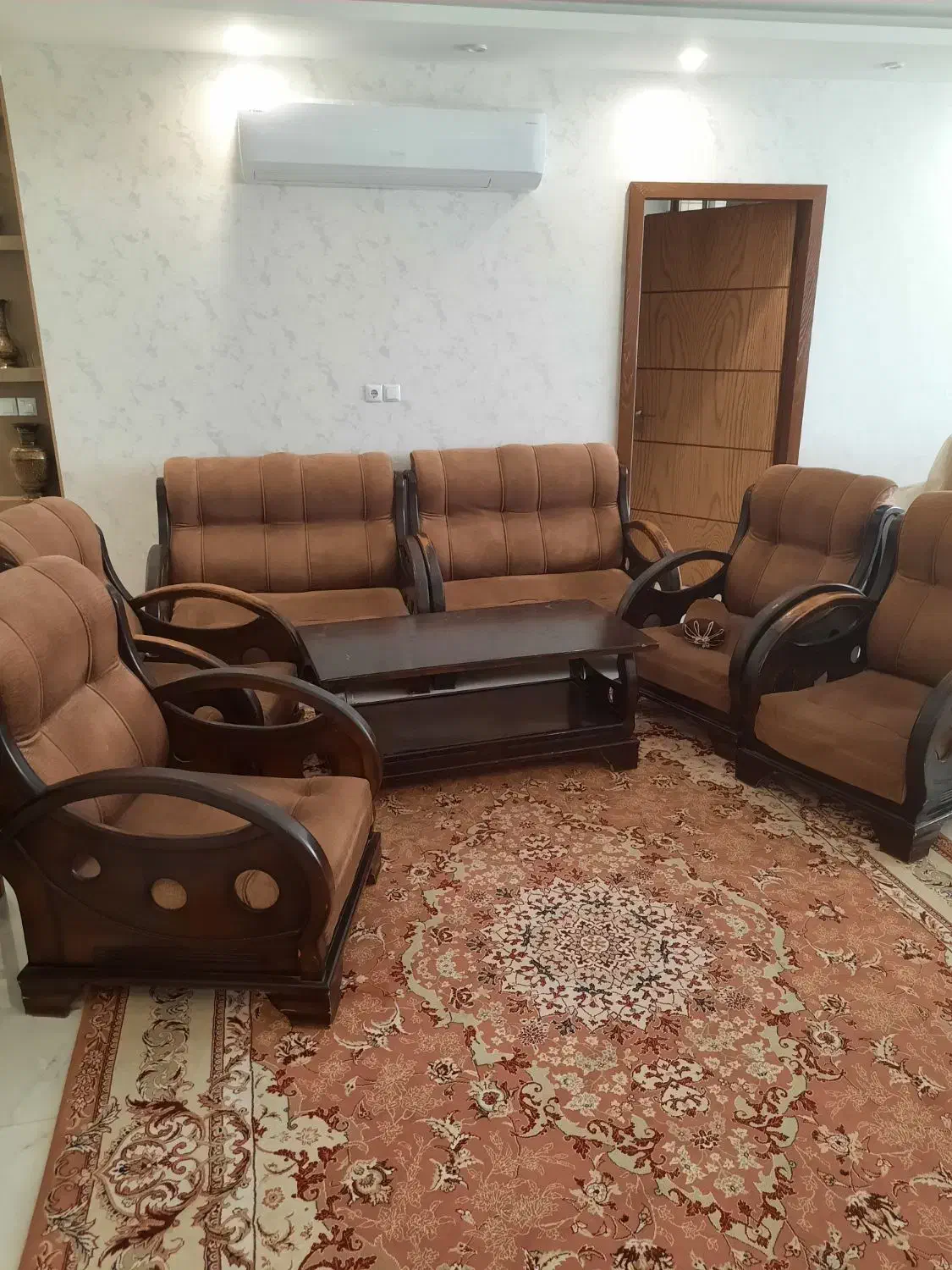 مبل راحتی ۶ نفره ۴ تا تکی و یک دو نفره بدون میز|مبلمان خانگی و میز عسلی|اصفهان, سپاهان‌شهر|دیوار