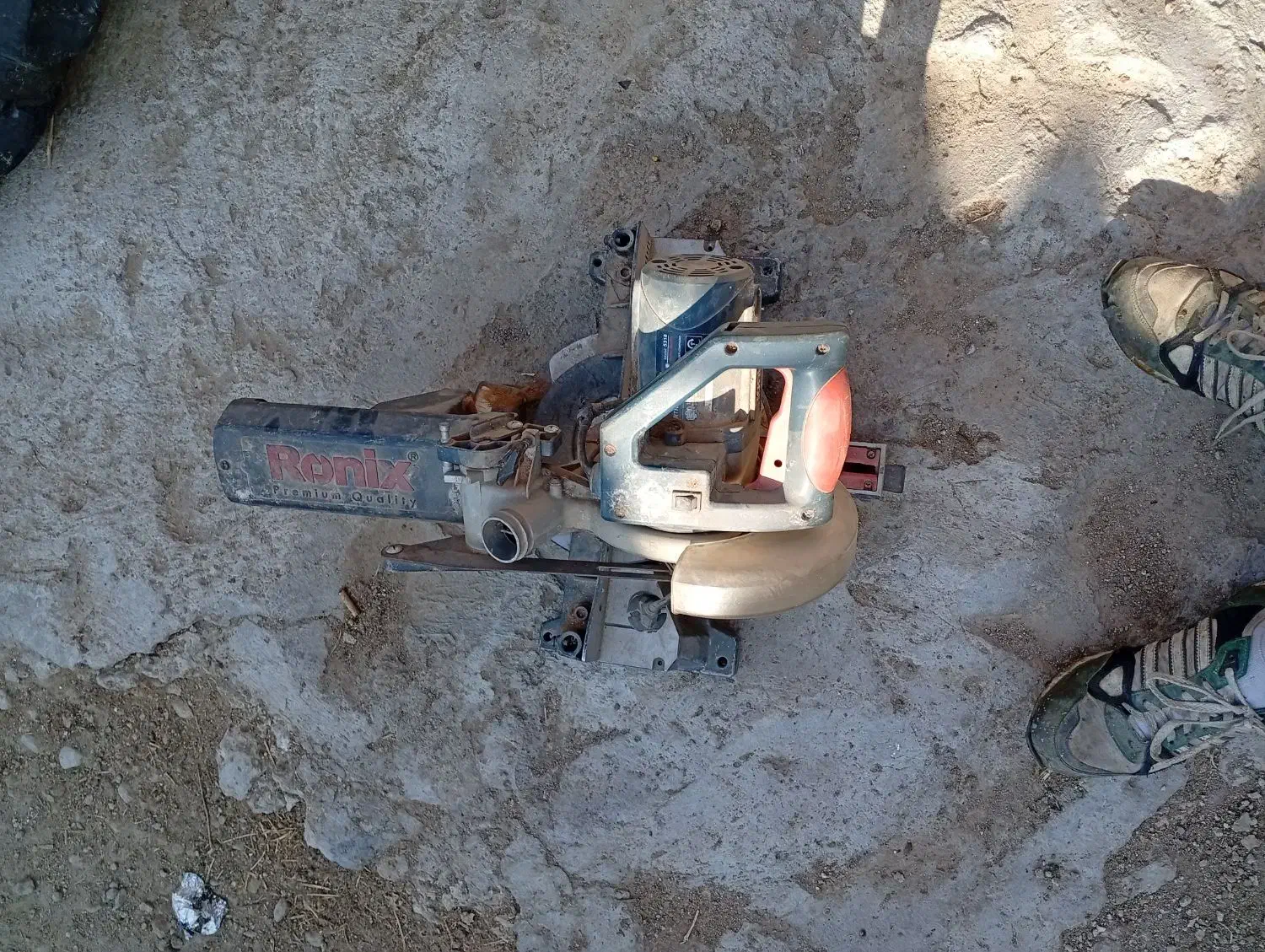 فارسی بر رونیکس|ابزارآلات|باسمنج, |دیوار